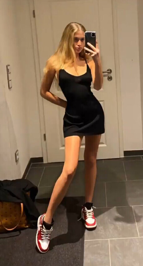 Zoe Kaeppele model best picture