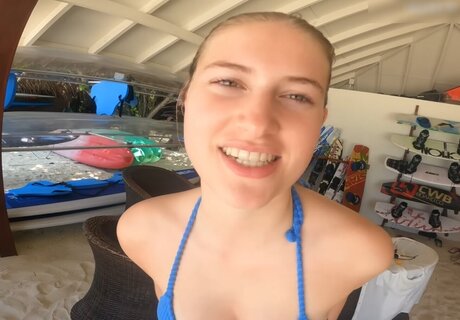 Zoe Kaeppele model hot photos