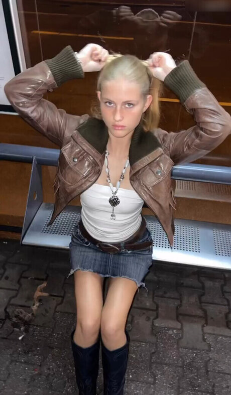 Zoe Kaeppele model naked pics