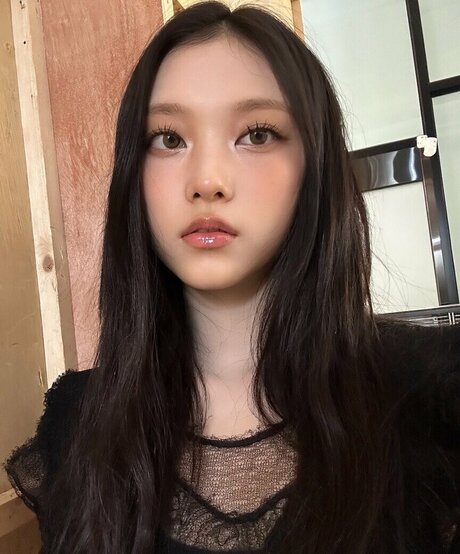 Haerin model nudes images