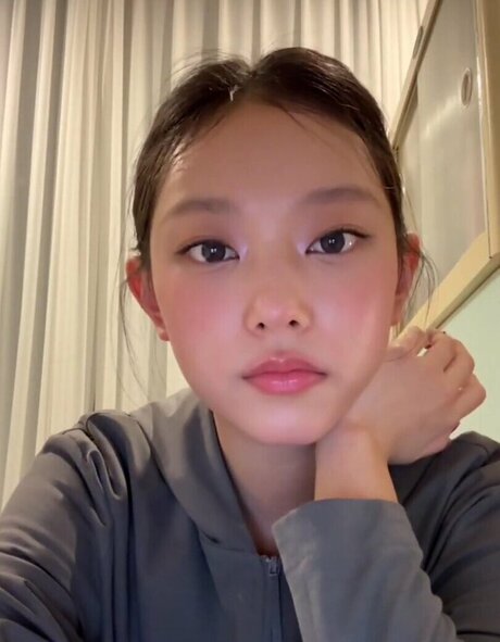 Haerin porn actress photo