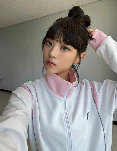 Haerin top star pics