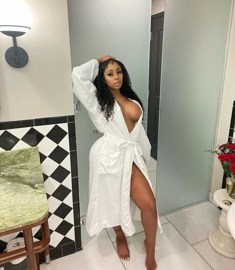 Iamporshaevans erotic pornstar picture