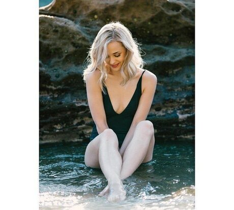 Raechelle Banno sexy actress photo