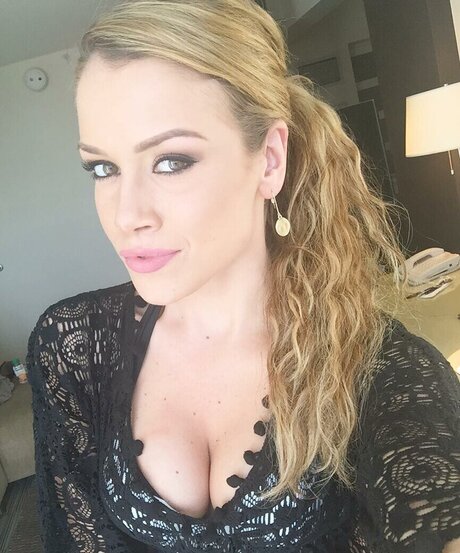 Teresa Scanlan model adult gallery