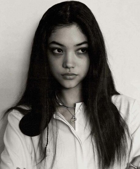 Mika Schneider beautiful actress pic