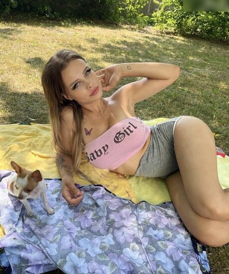 Lara Bttn model porn picture