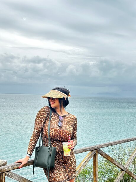 livvycherry beautiful actress pics