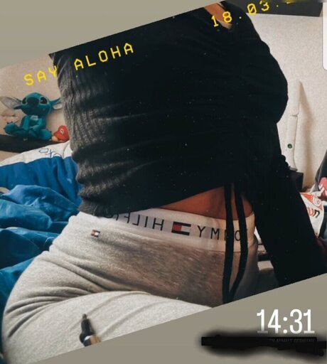 Redpearl model pornographic photos