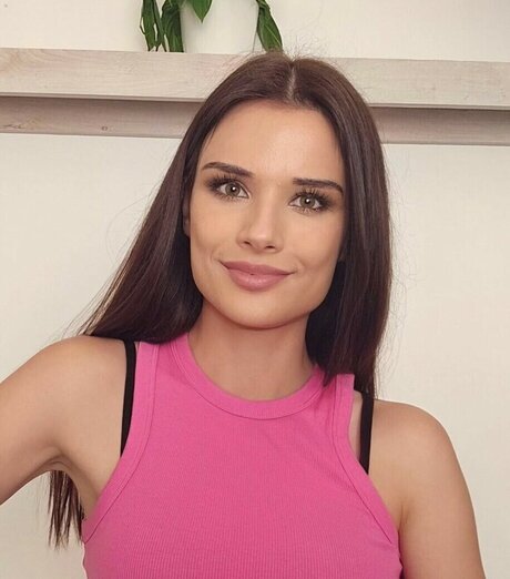 Starling ASMR model best pic