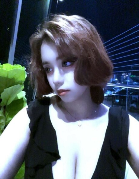 ElyanaSparks free model pictures