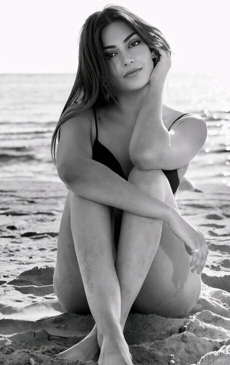 Yesha Sagar model erotic pic