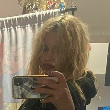 Tommy Genesis star sexy img