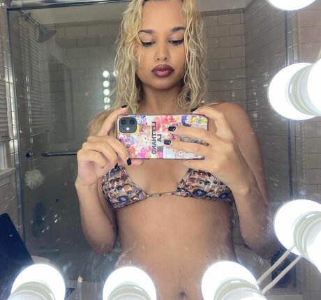 Tommy Genesis model exclusive images