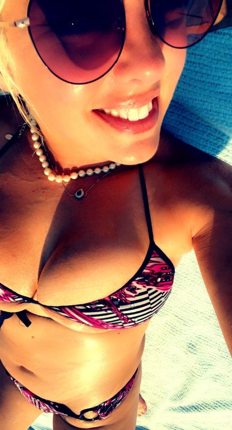 Laura Marie pornstar pretty pictures