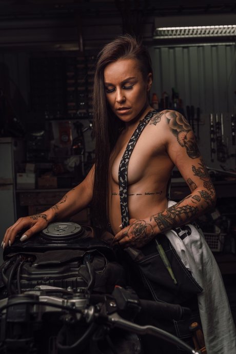 Laurakiirasi hot star pics