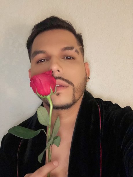 LatinPapiLV porn star photo