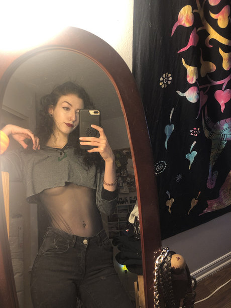 Lankybinch pornstar erotic image