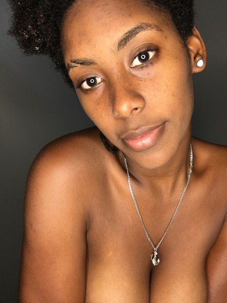 La MarleXXX nudes model image