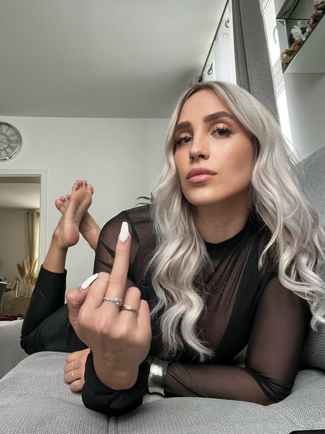 FEET TEMPEL OF LADY SKULLY_ actress photos