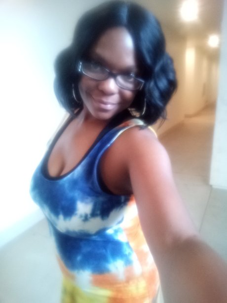 Lady Sarah naked model galleries