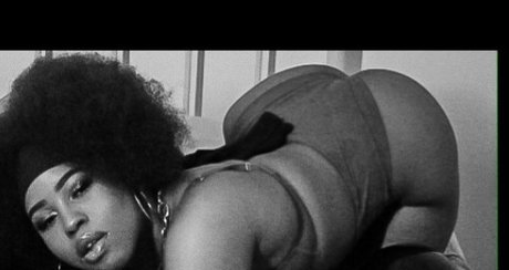 LadyAsserella naked pornstar img