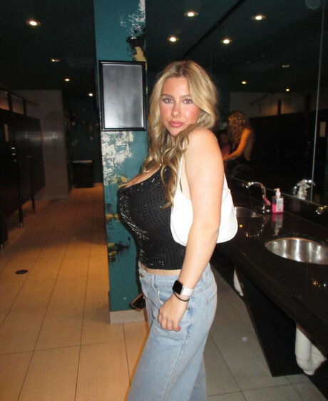 Jacklyn Roper exclusive star pics