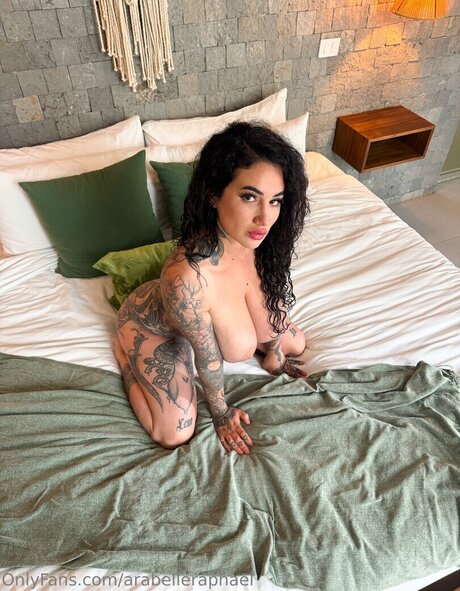 Arabelle Raphael star hot pictures