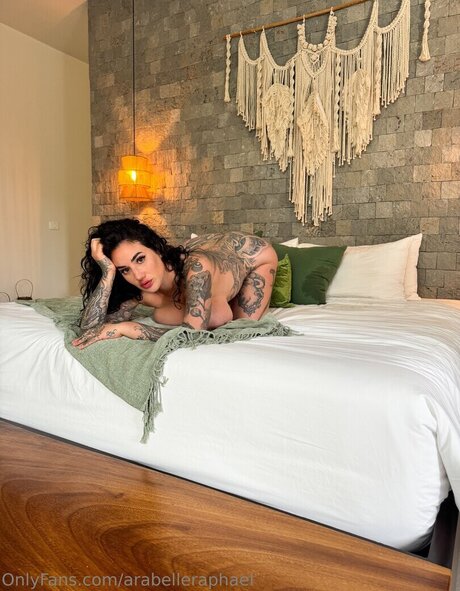 Arabelle Raphael star naked pictures