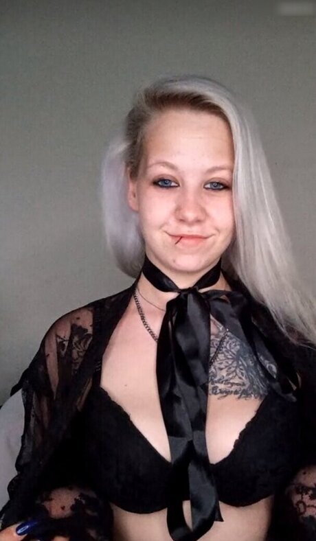 Eiskaltes Miststueck pornstar naked img