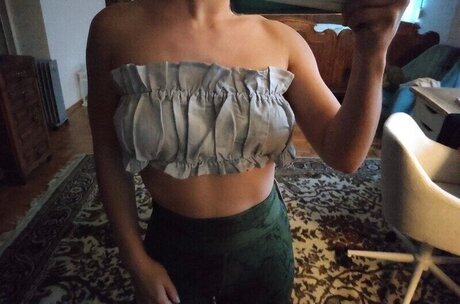 Vinted eBay pornstar pretty picture