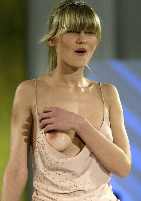 OOPS Deutsch nice actress image