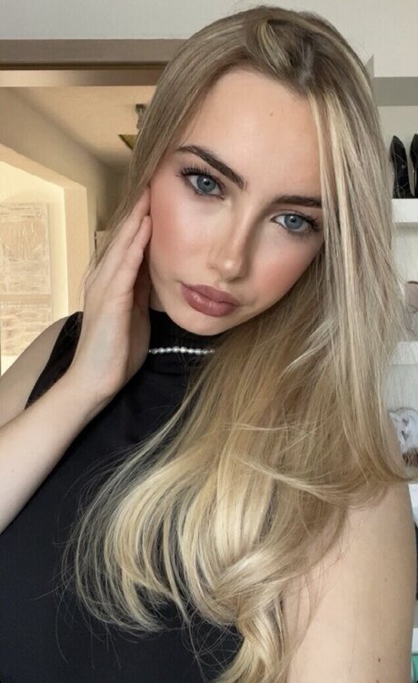 Kim Jule art model image