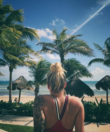 DFB Damen beautiful model picture