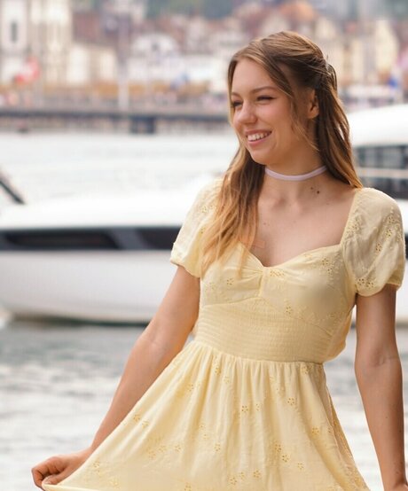 Roflgirl_ high quality model pic