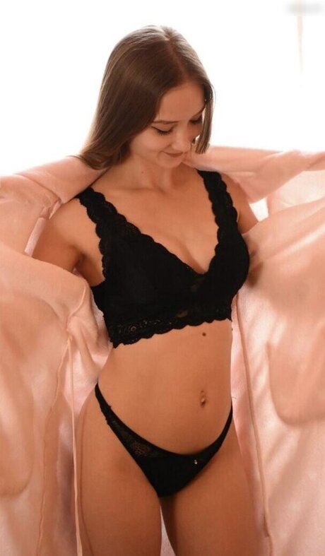 Nicki Anna sexy model photo