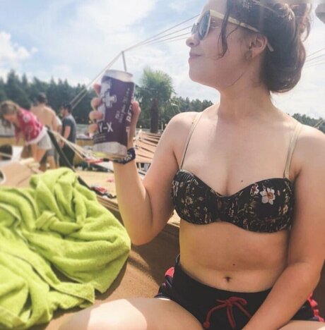 Lena Vanille model naked picture