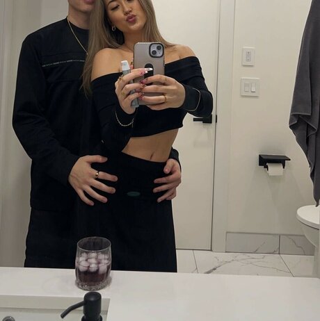 Nevaehmaezee star nude photos