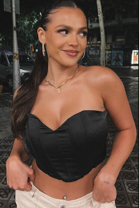 Jeje Lopes model nice img