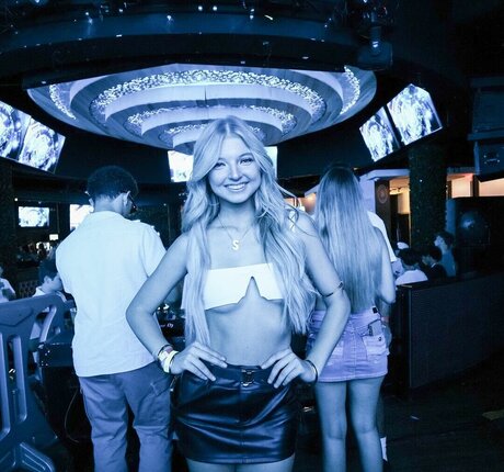 Shae Smolik model sexy image