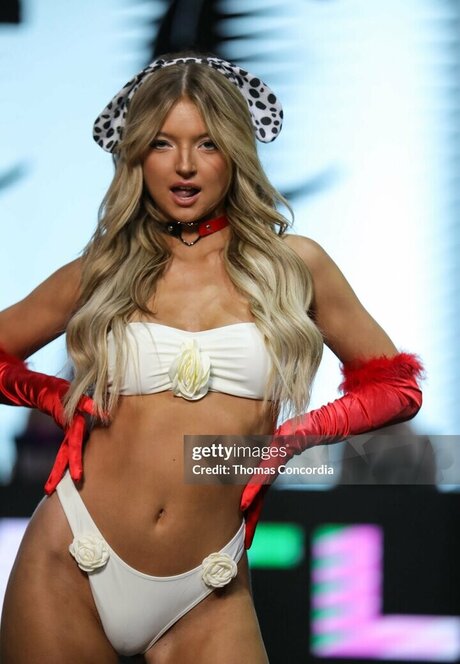 Shae Smolik hot pornstar gallery