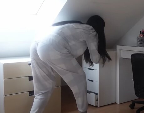 Dani Klieber model porn photo