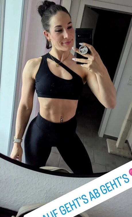 JuleTheFox model free picture