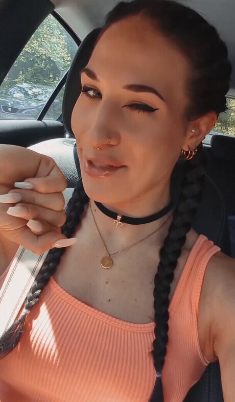 JuleTheFox perfect model img