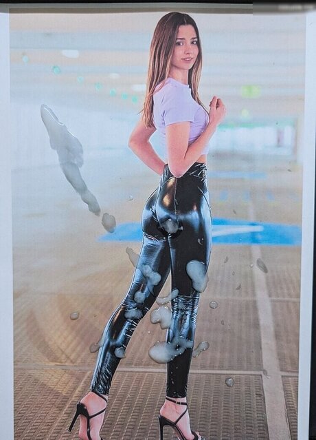 Cum Tributes sexy star pic