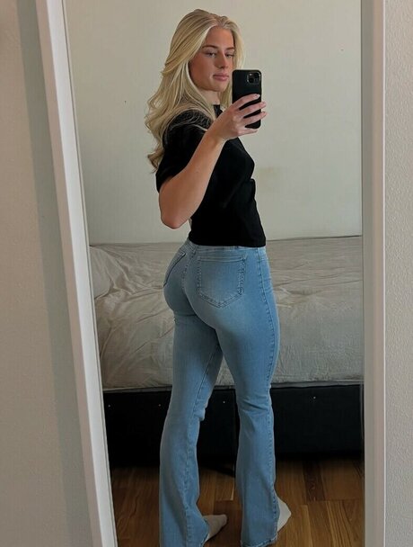 Ellie Maack hd pornstar gallery