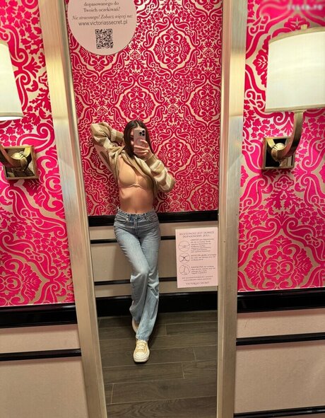 eva oopsy model art gallery