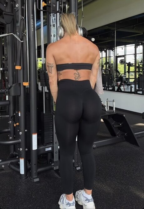 Lenaajoy model perfect pic