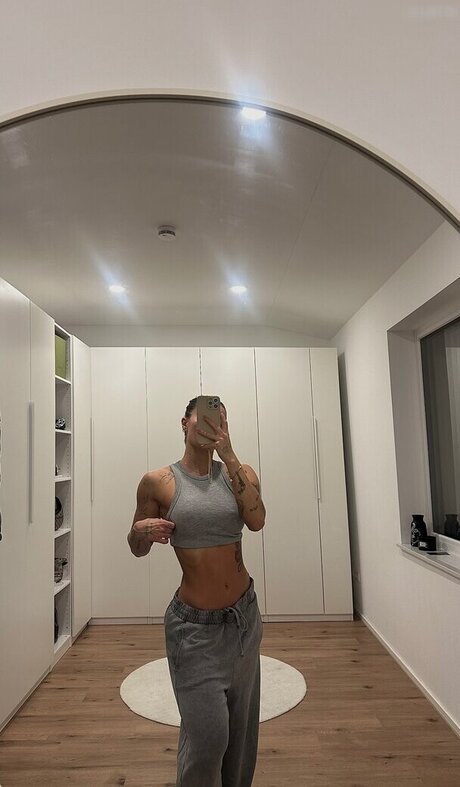 Lenaajoy naked model photos