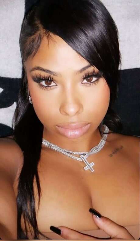 ayisha mia sexy actress pictures